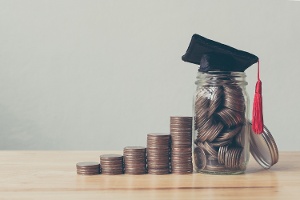 MONEY HACKS: Should You Pay Off Student Loans Before Saving for Retirement?
